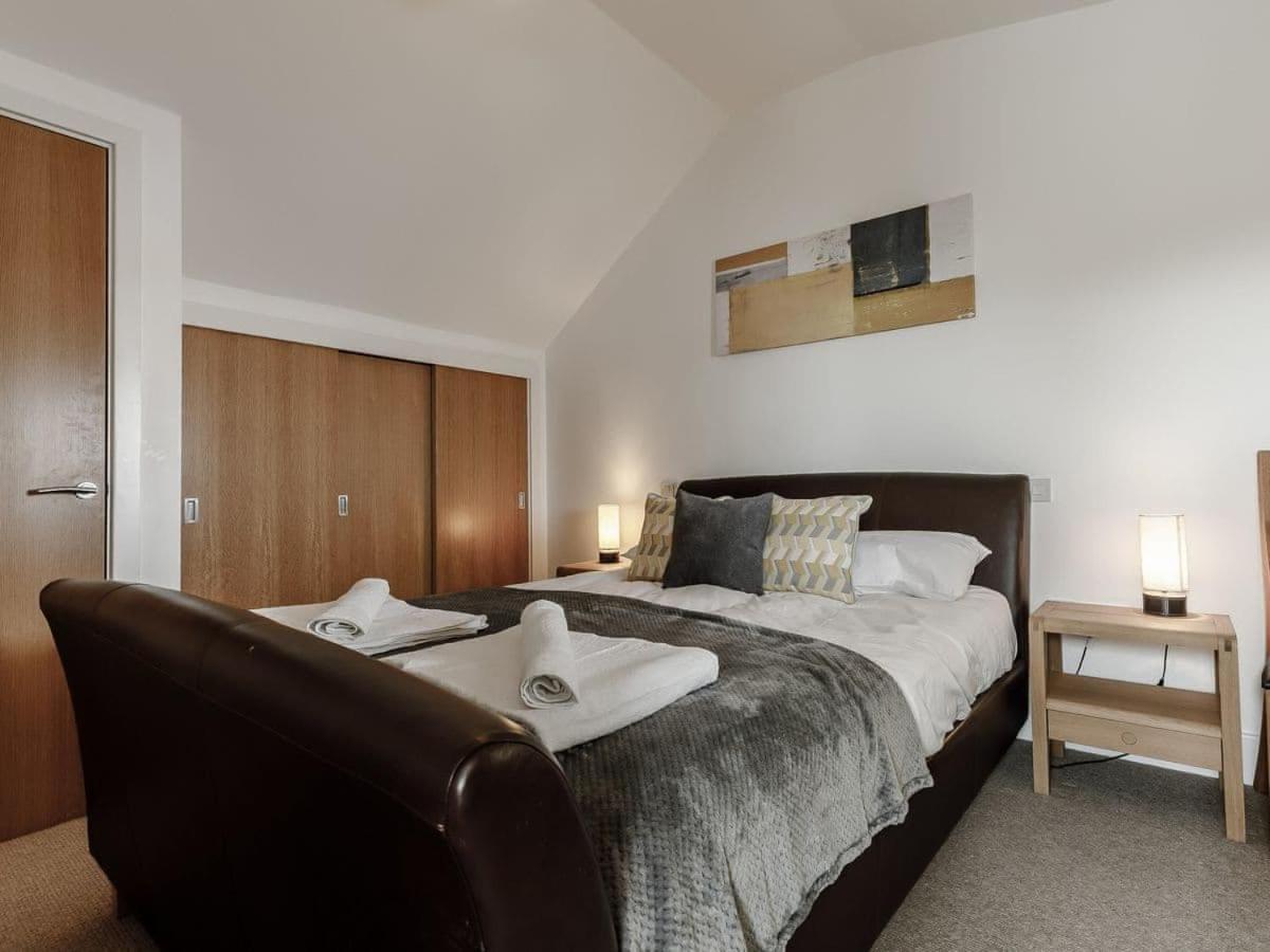 Cotswolds Lakehouse, With Hot Tub & Spa Access, Lower Mill Estate Somerford Keynes Ngoại thất bức ảnh