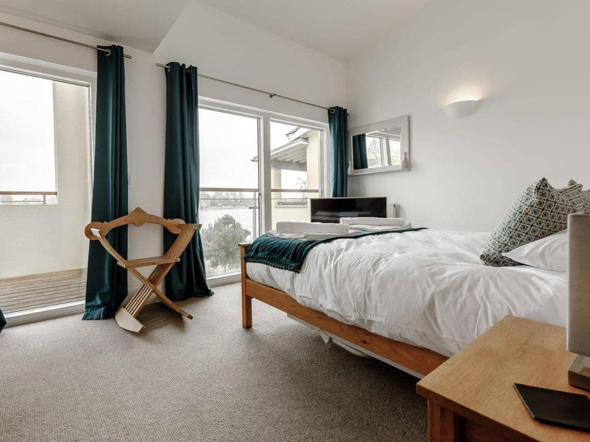 Cotswolds Lakehouse, With Hot Tub & Spa Access, Lower Mill Estate Somerford Keynes Ngoại thất bức ảnh